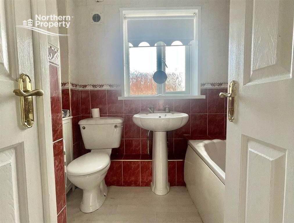 Photo 6 of 12 Lisfaddan Drive, Belfast