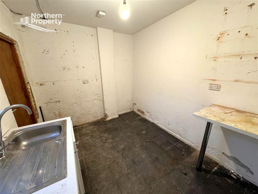Photo 9 of 225 Falls Road, Belfast