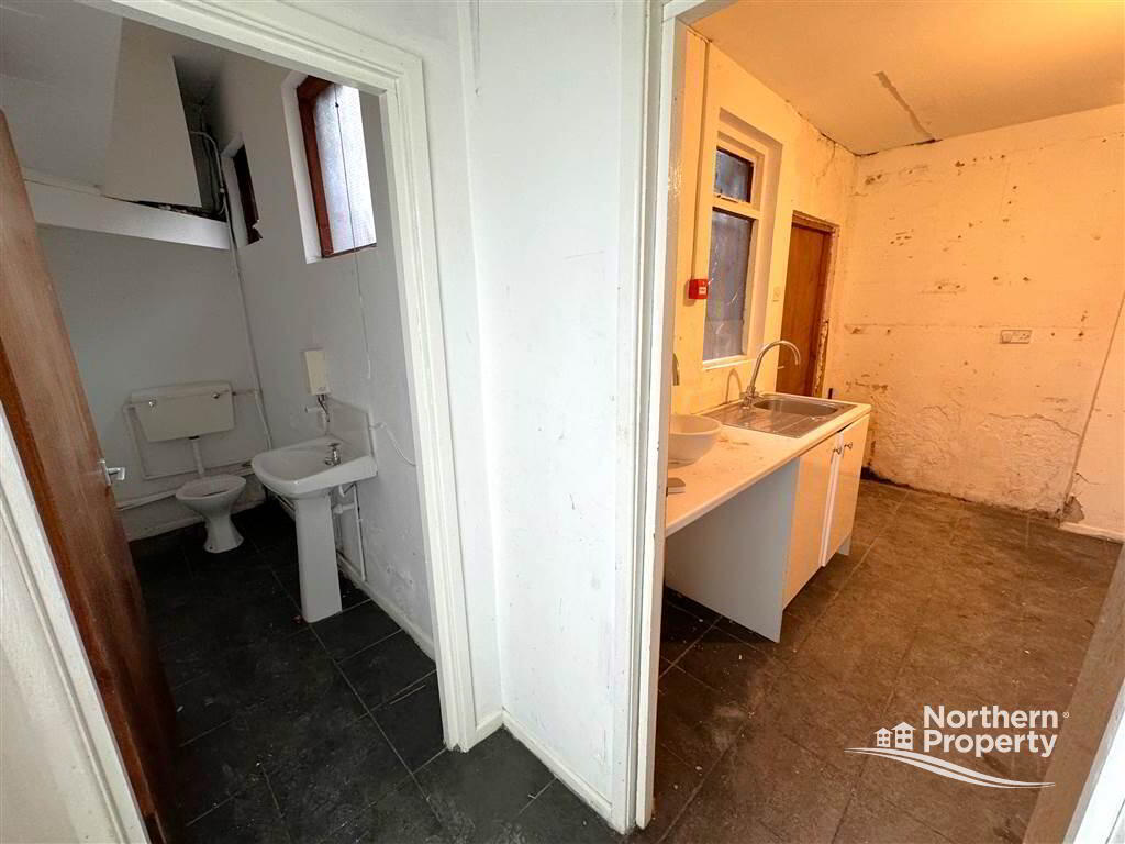 Photo 8 of 225 Falls Road, Belfast
