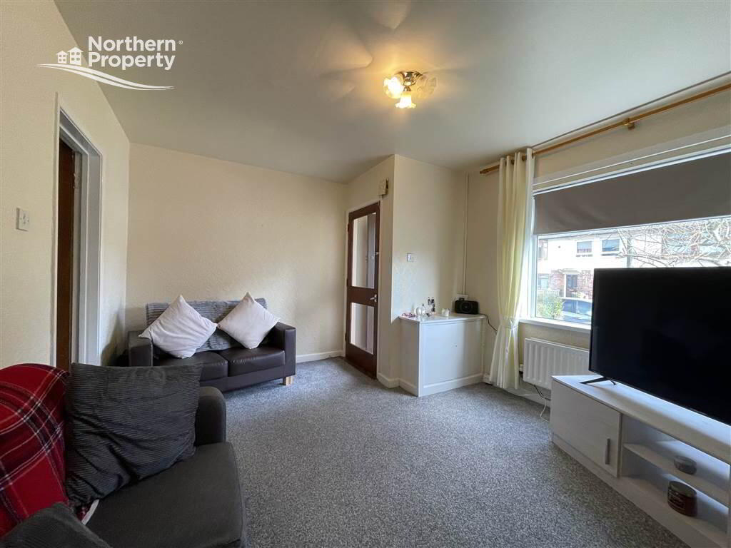 Photo 3 of 13 St James Drive, Belfast