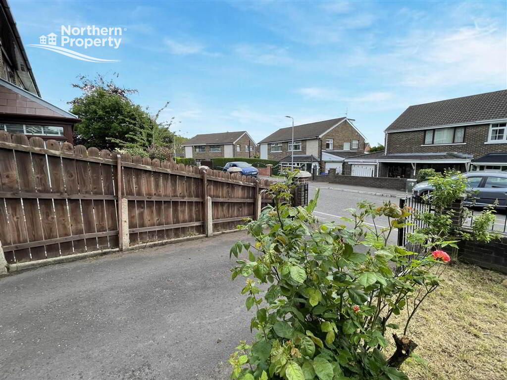 Photo 3 of 5 Coolnasilla Close, Belfast