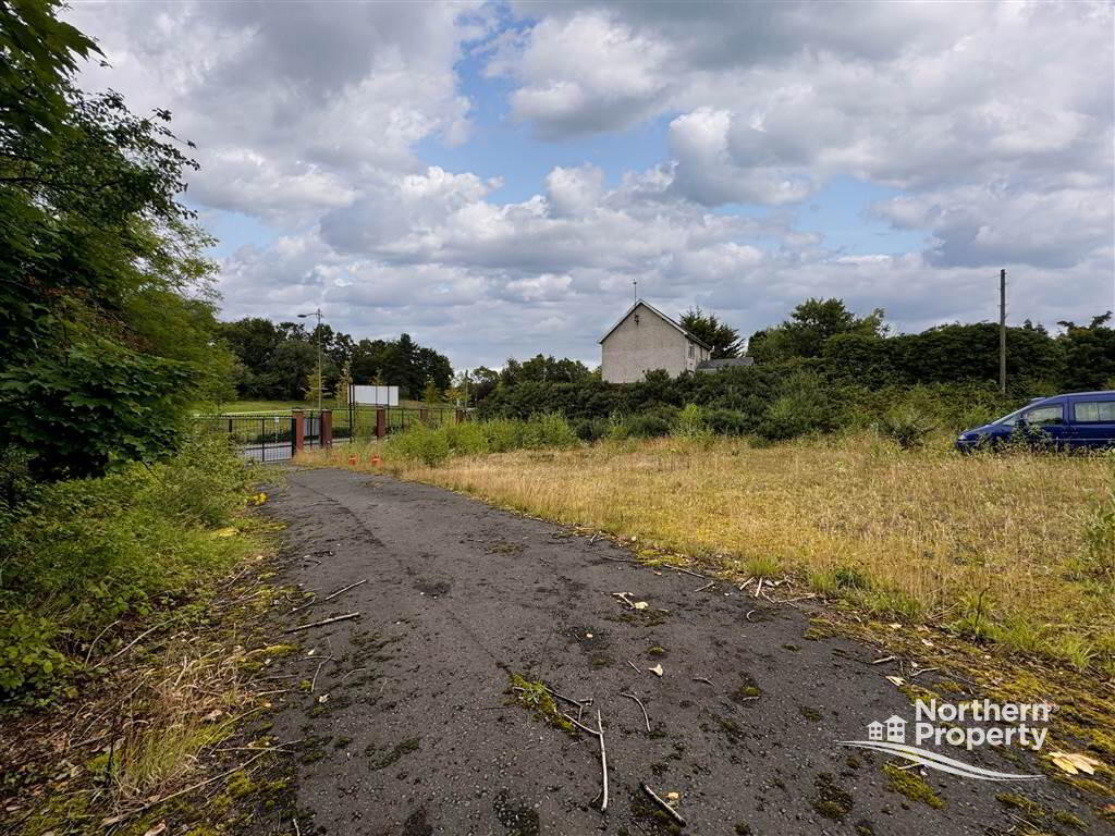 Photo 4 of 200 Stewartstown Road, Belfast