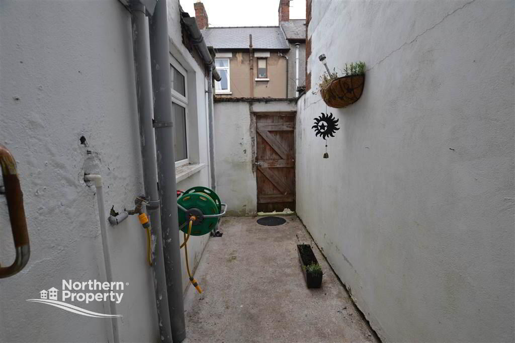 Photo 10 of 35 Fallswater Street, Belfast