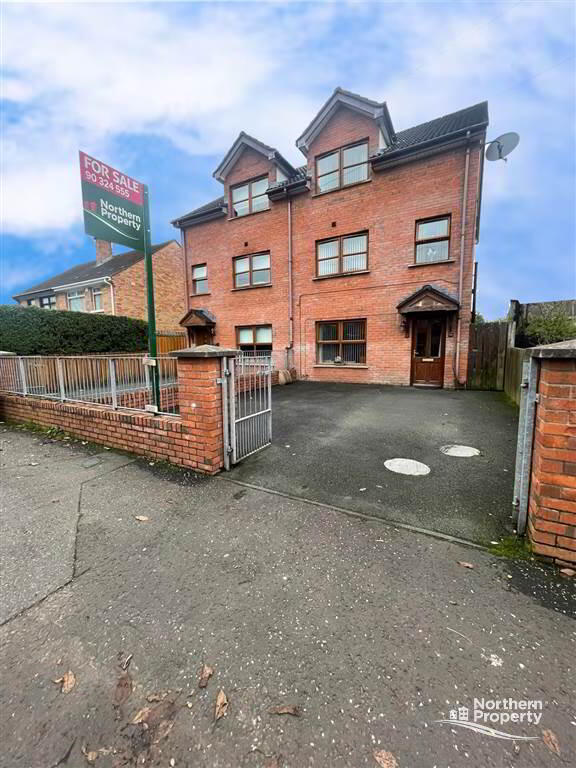 Photo 2 of 35 Riverdale Park South, Belfast