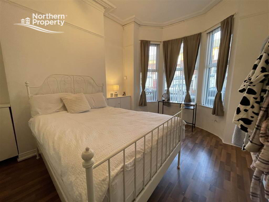 Photo 4 of 228 Springfield Road, Belfast