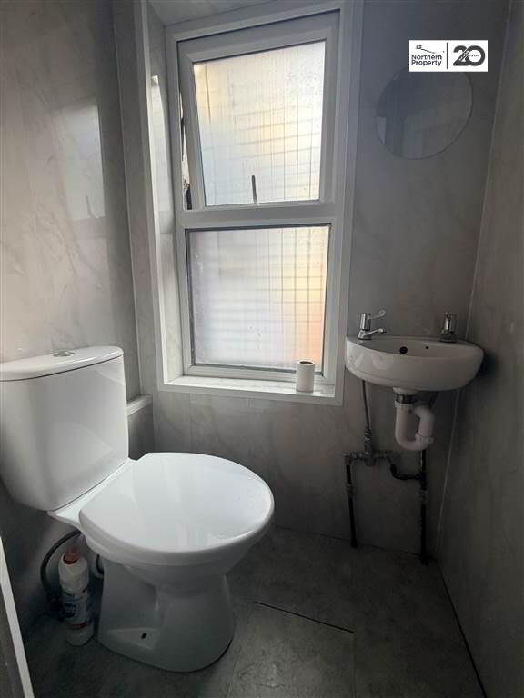 Photo 7 of 131a Falls Road, Belfast