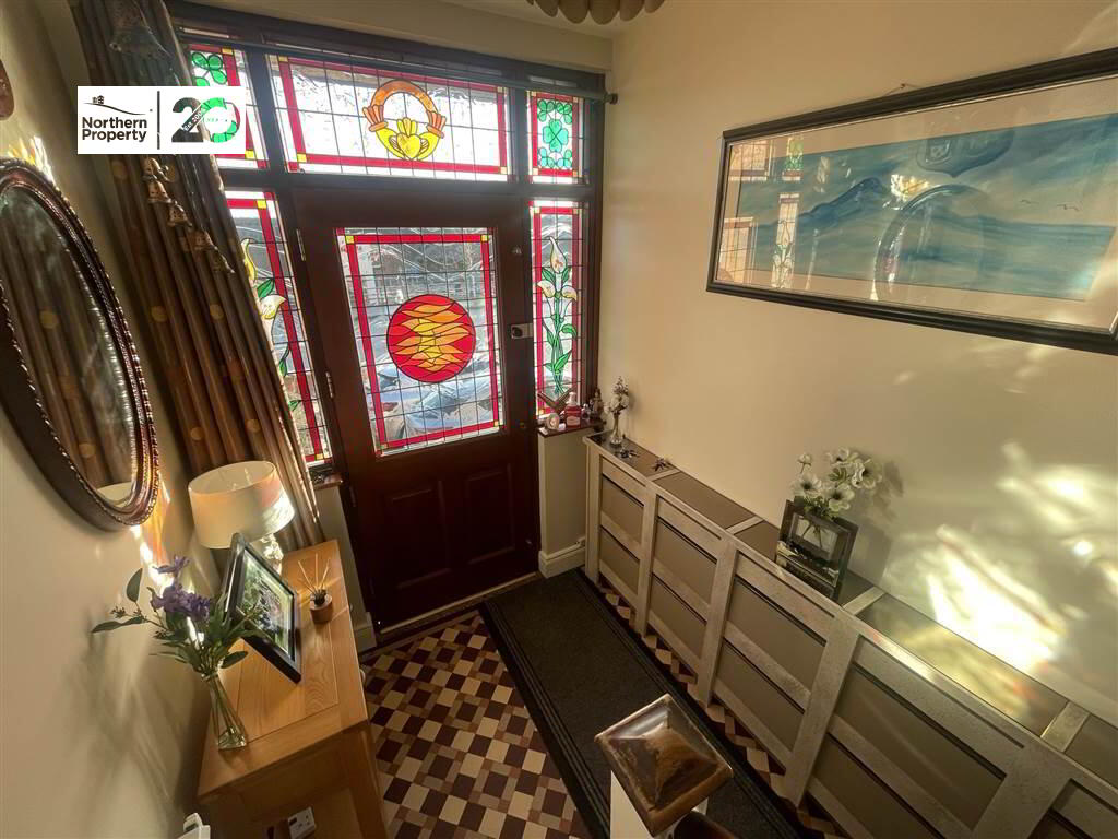 Photo 2 of 555 Falls Road, Belfast