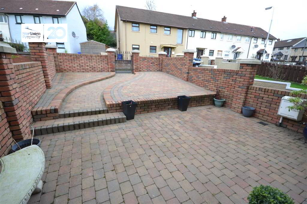 Photo 2 of 9 Whitecliff Drive, Belfast