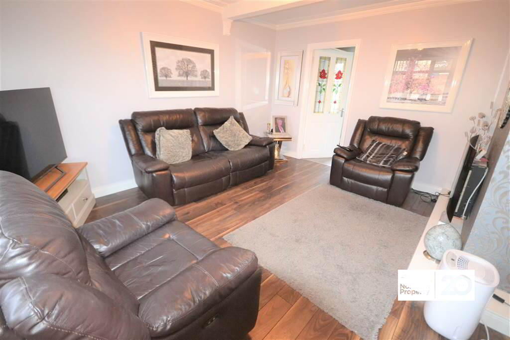 Photo 3 of 9 Whitecliff Drive, Belfast