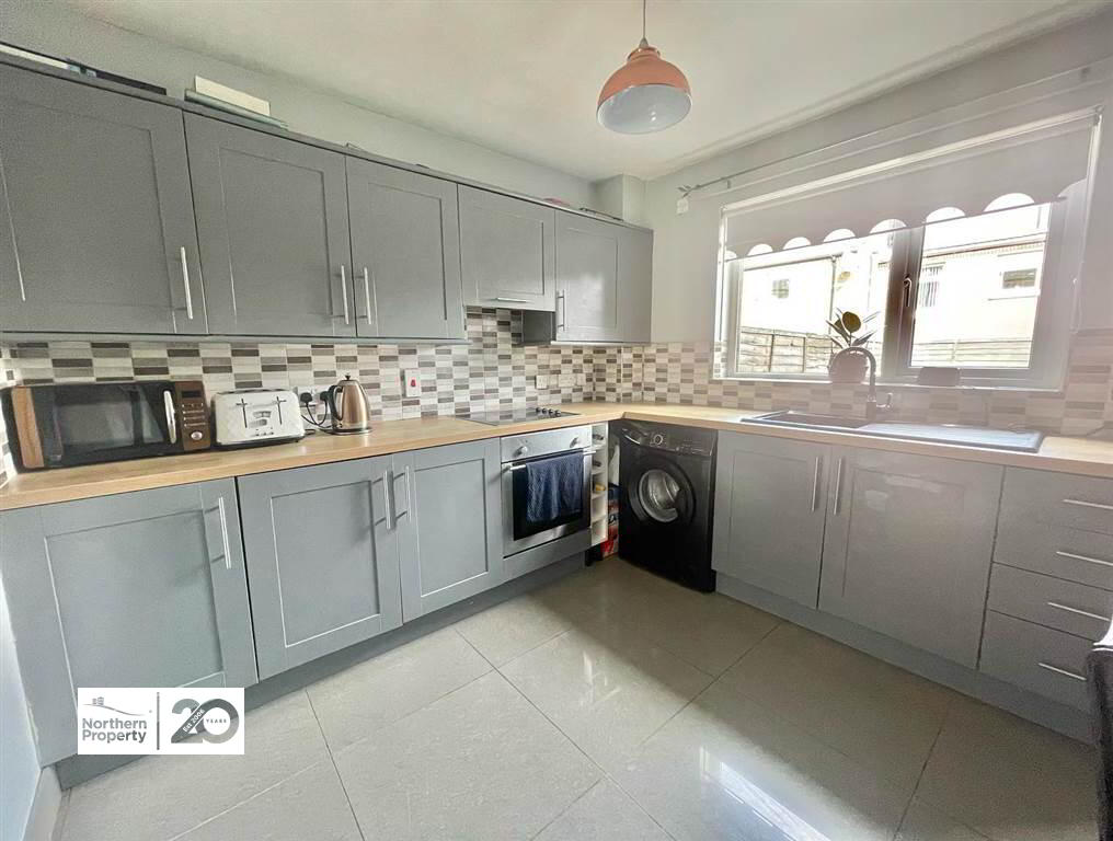 Photo 3 of 12 Lisfaddan Drive, Belfast