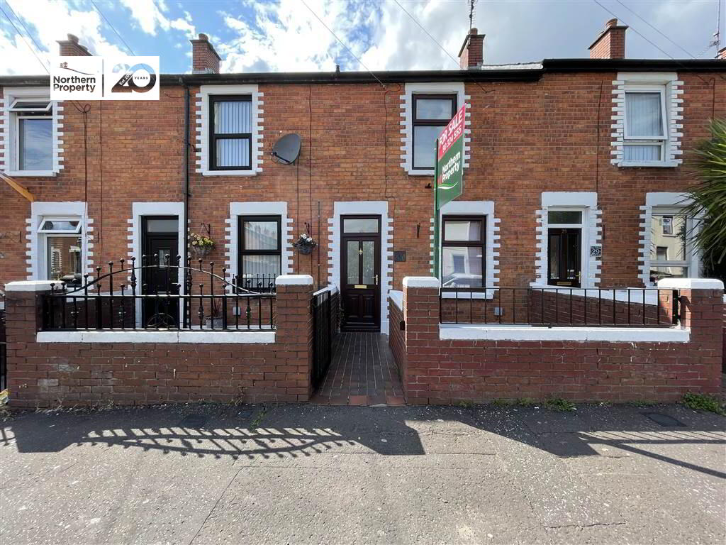 Photo 2 of 31 St James Crescent, Belfast