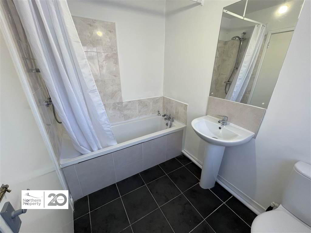 Photo 11 of 31 St James Crescent, Belfast