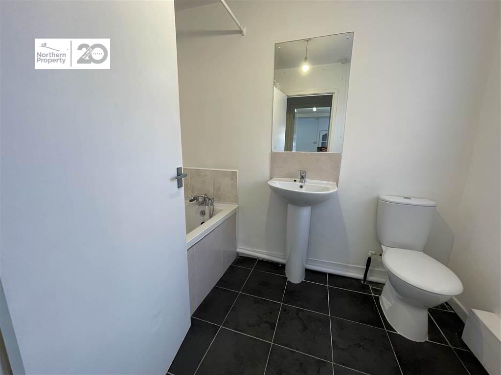 Photo 12 of 31 St James Crescent, Belfast