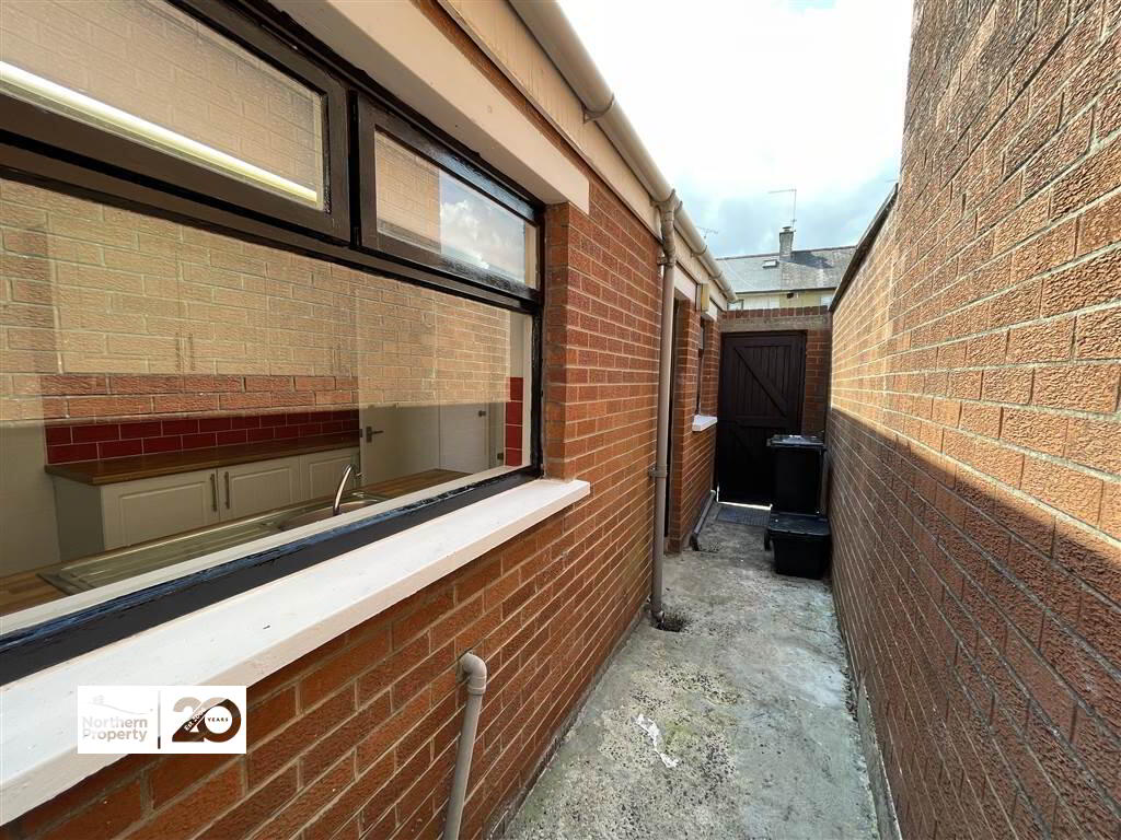 Photo 13 of 31 St James Crescent, Belfast