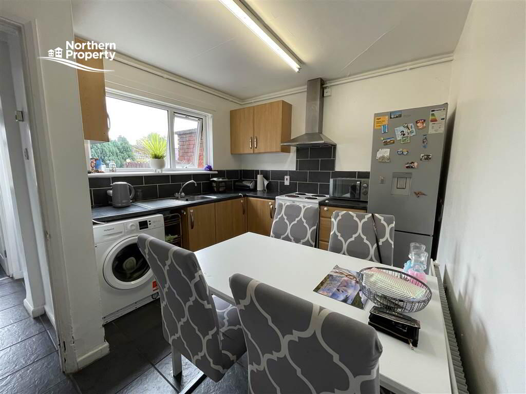 Photo 3 of 14 St James Drive, Belfast