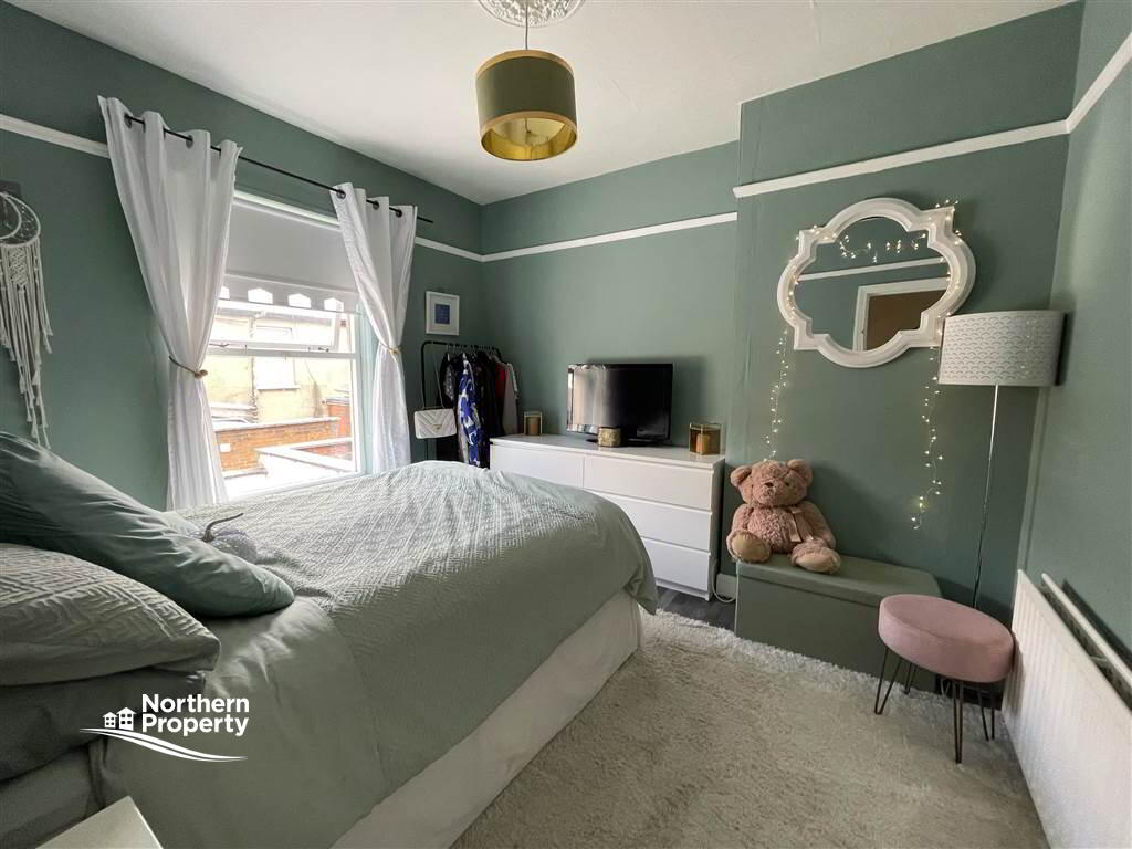 Photo 12 of 34 Fallswater Drive, Belfast