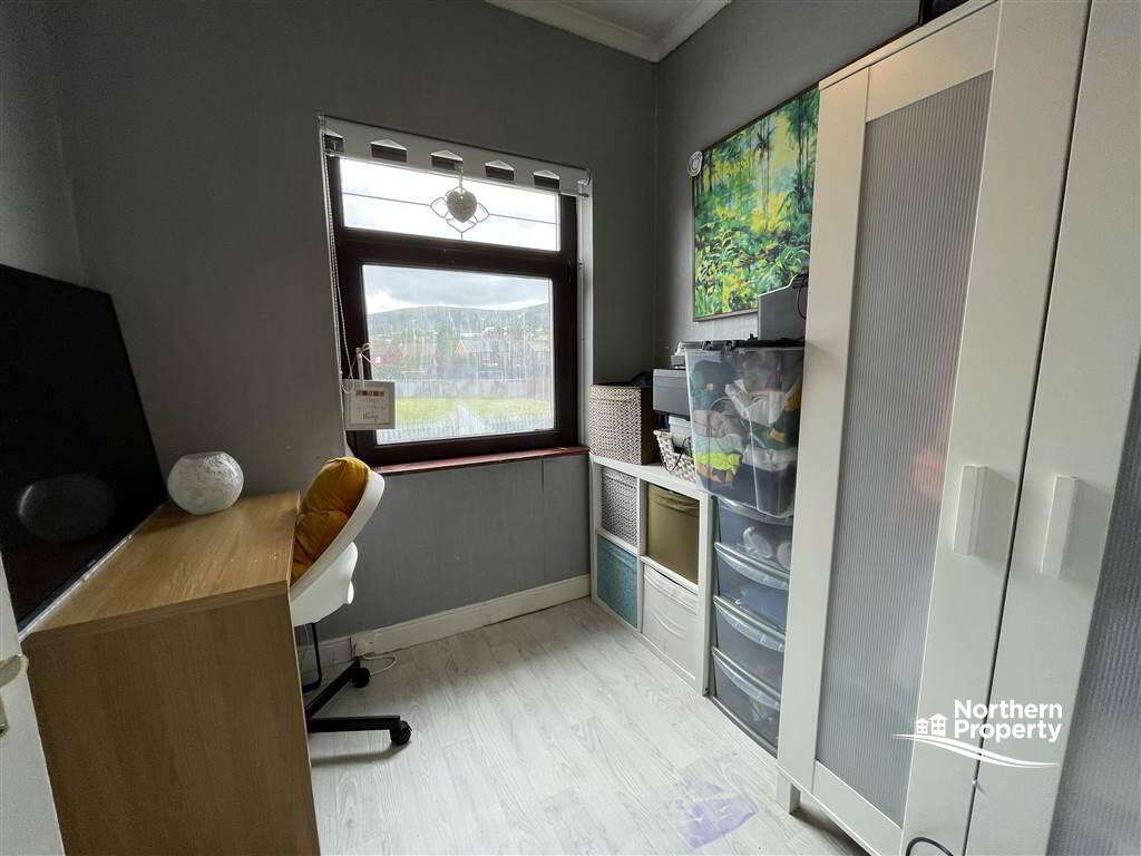 Photo 14 of 34 Fallswater Drive, Belfast