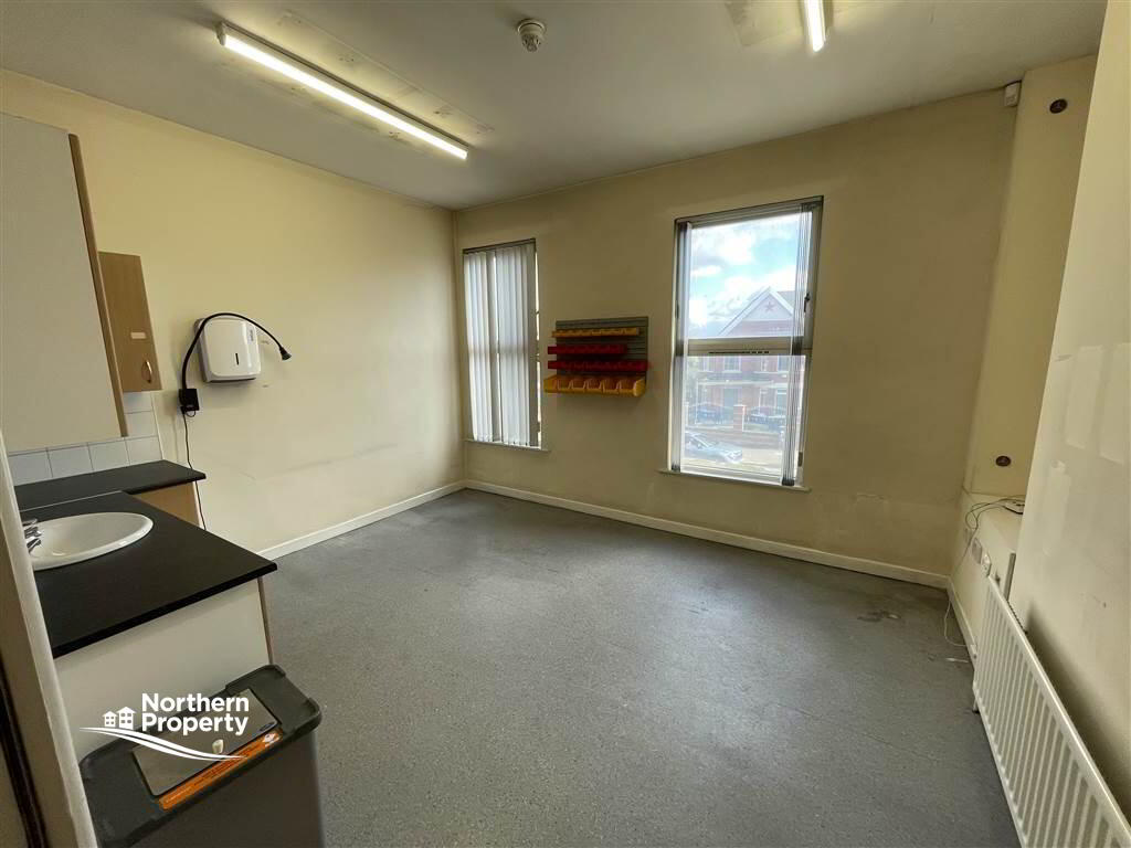 Photo 12 of 475 Falls Road, Belfast