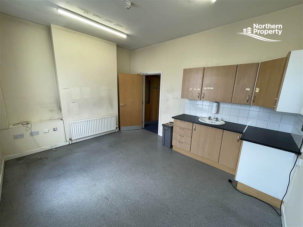 Photo 13 of 475 Falls Road, Belfast