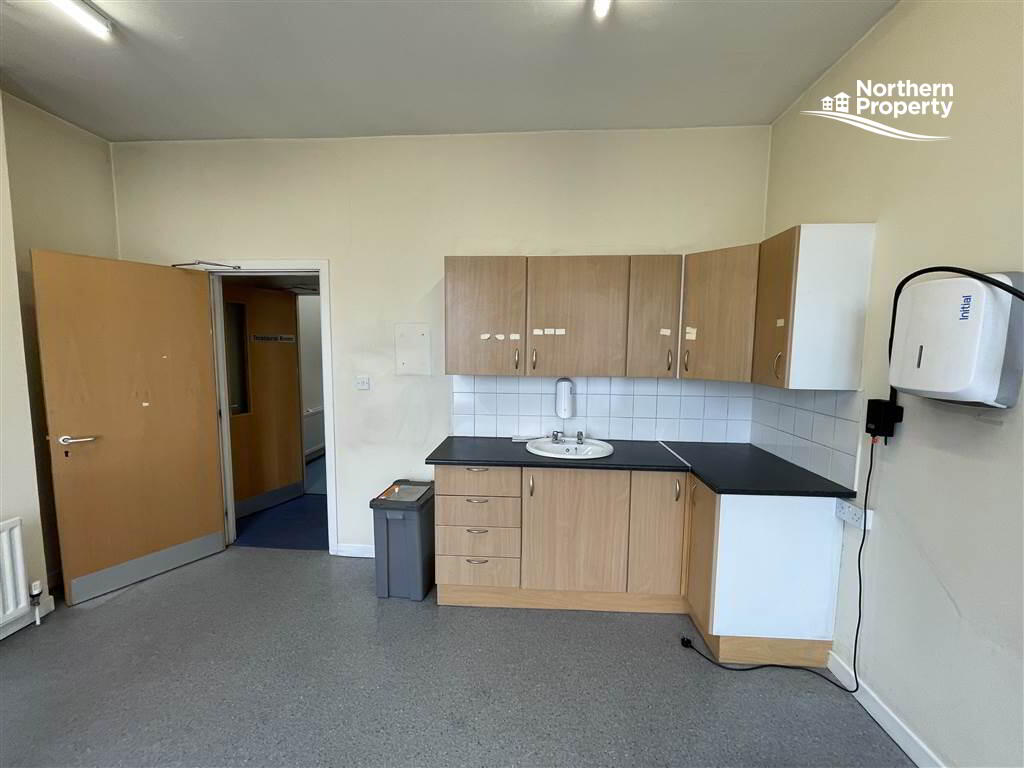 Photo 14 of 475 Falls Road, Belfast