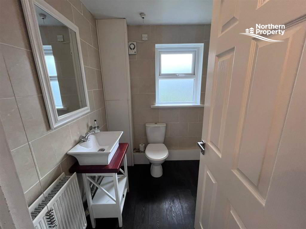 Photo 10 of Apt 11, Oakvale Court, Dunmurry, Belfast