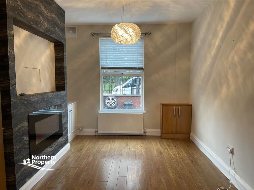 Photo 5 of 98 Mountpottinger Road, Belfast