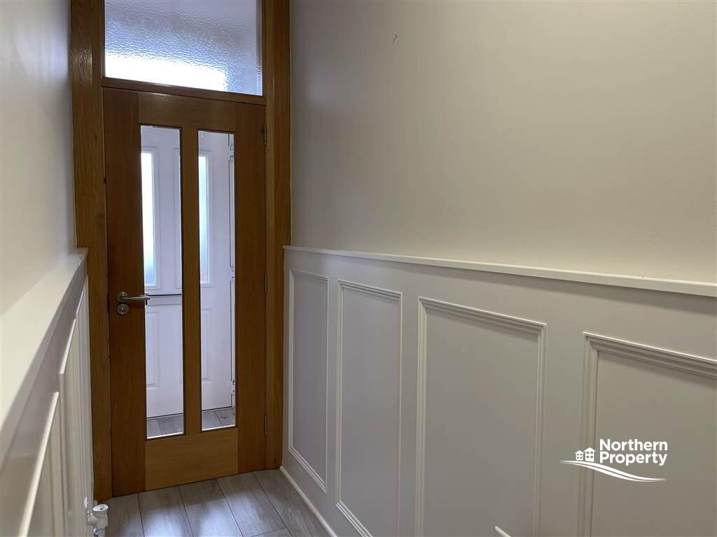 Photo 4 of 98 Mountpottinger Road, Belfast