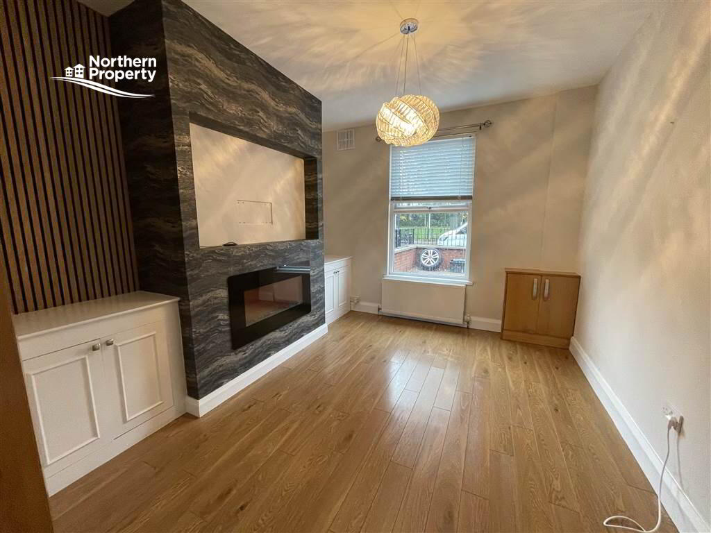 Photo 6 of 98 Mountpottinger Road, Belfast