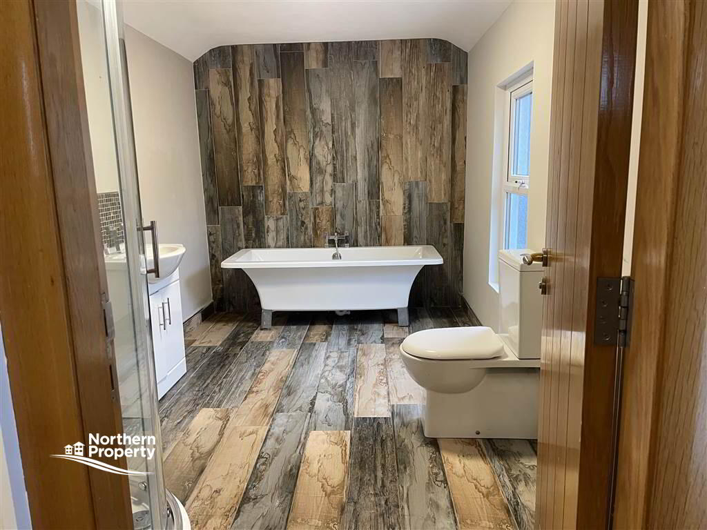 Photo 17 of 98 Mountpottinger Road, Belfast