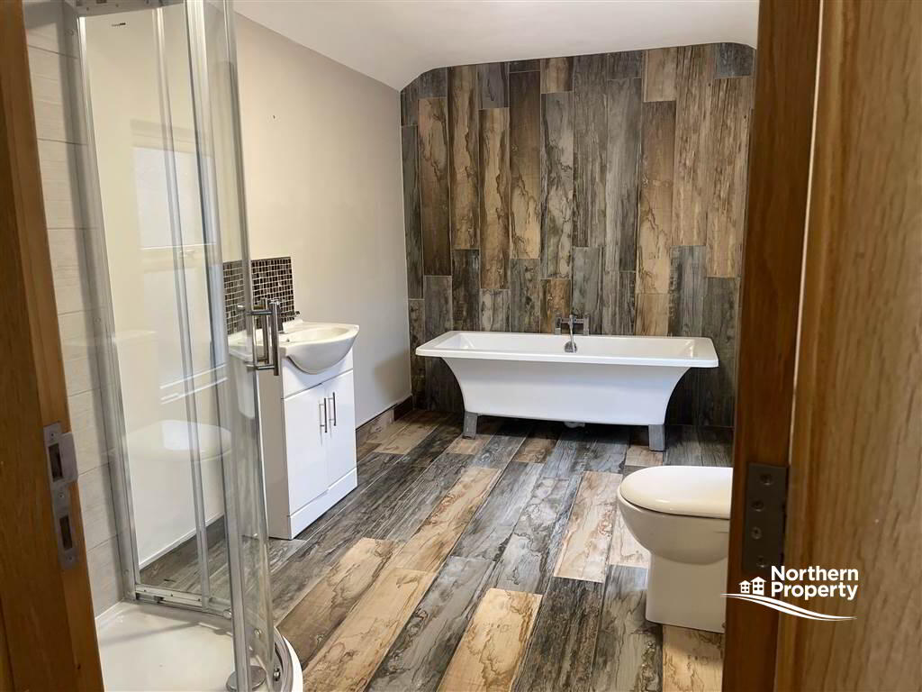 Photo 18 of 98 Mountpottinger Road, Belfast