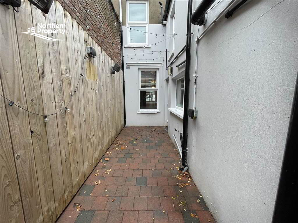 Photo 24 of 98 Mountpottinger Road, Belfast