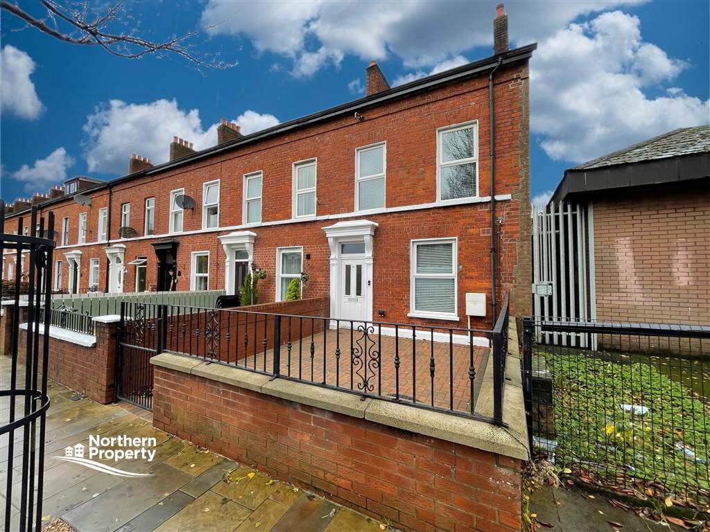 Photo 2 of 98 Mountpottinger Road, Belfast