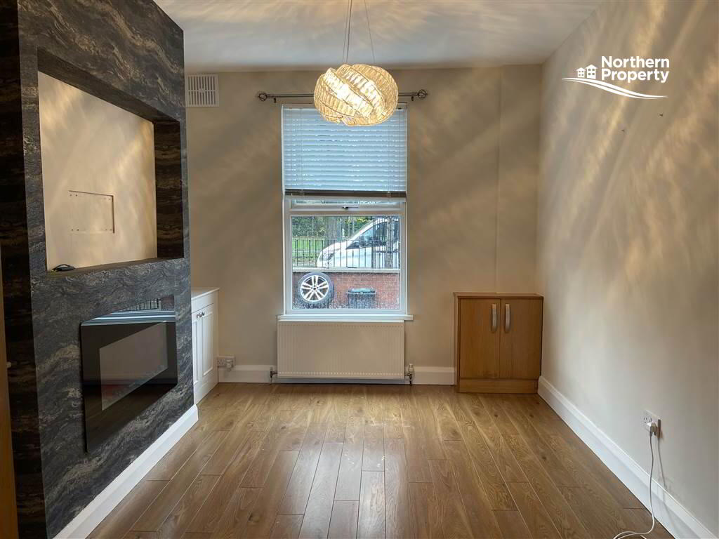 Photo 6 of 98 Mountpottinger Road, Belfast