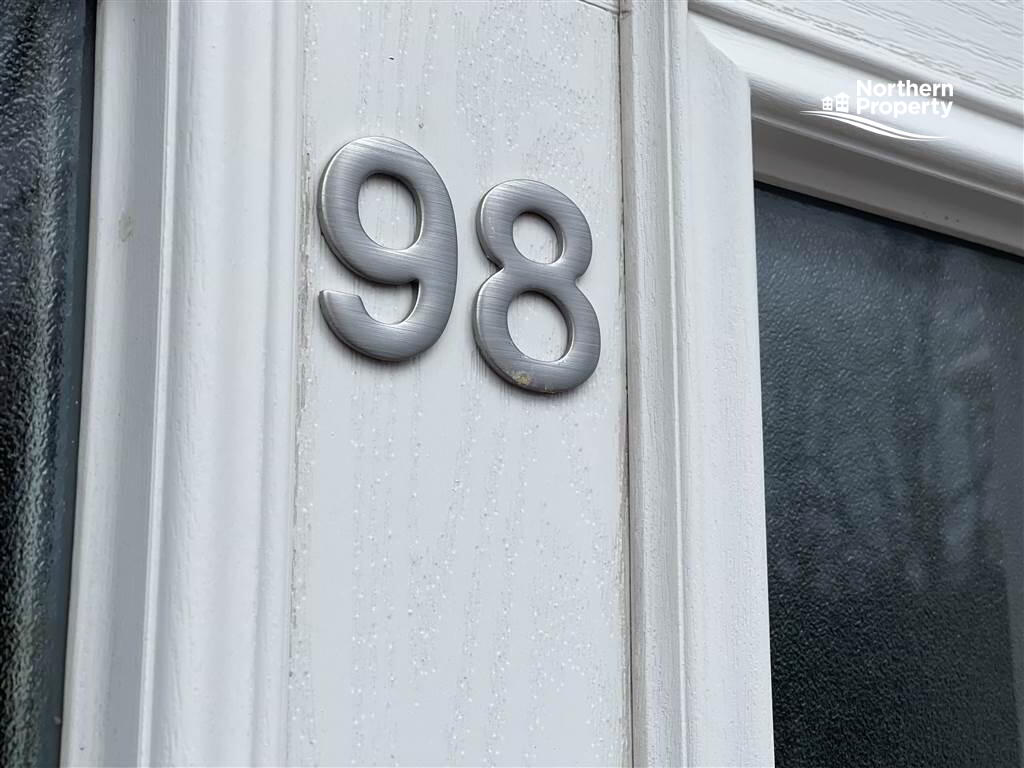 Photo 4 of 98 Mountpottinger Road, Belfast