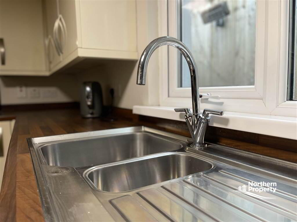 Photo 13 of 98 Mountpottinger Road, Belfast