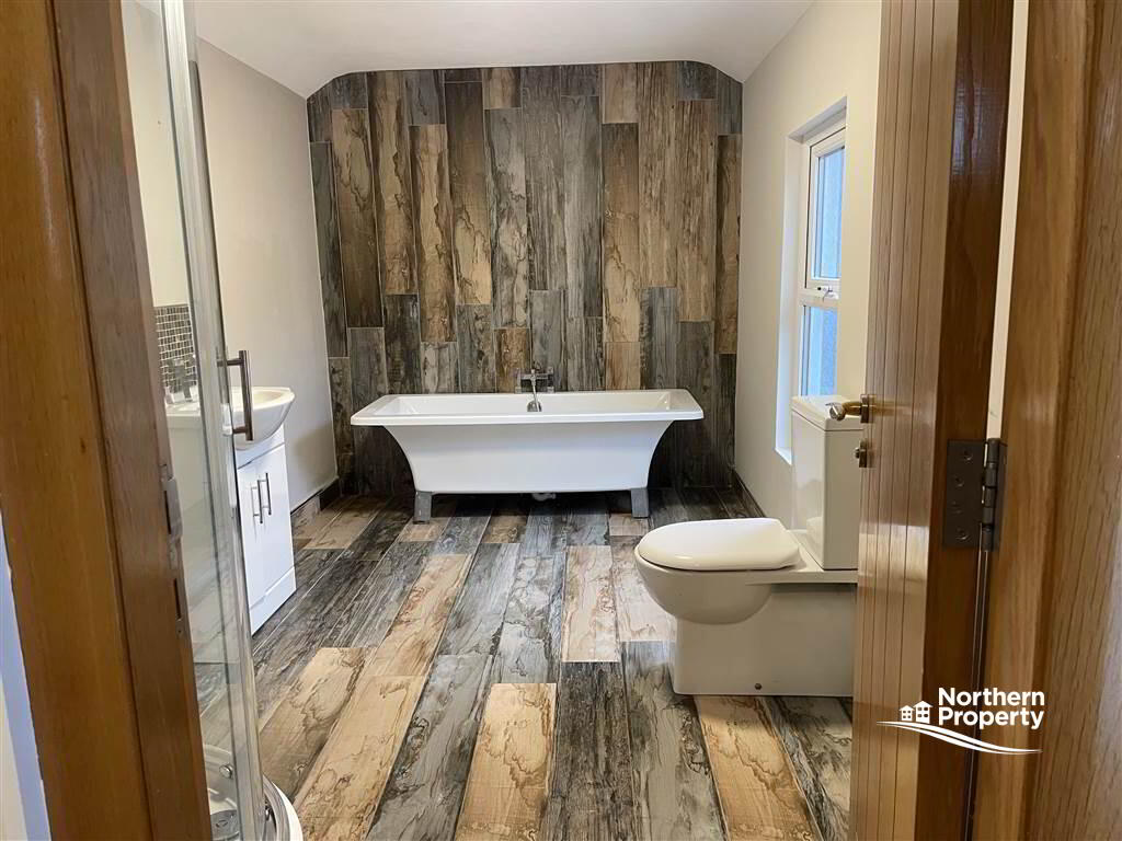 Photo 18 of 98 Mountpottinger Road, Belfast