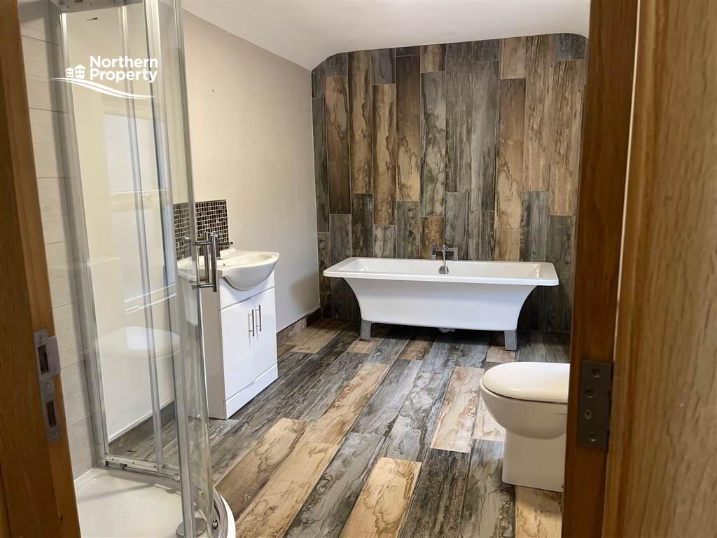 Photo 19 of 98 Mountpottinger Road, Belfast