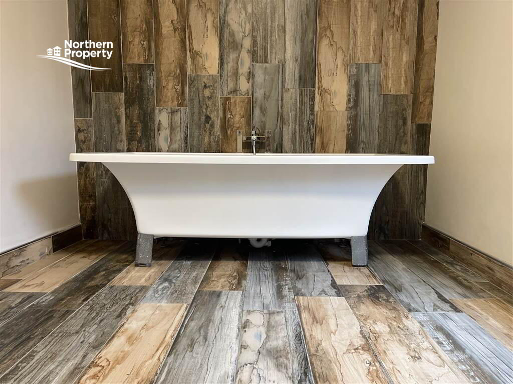 Photo 21 of 98 Mountpottinger Road, Belfast