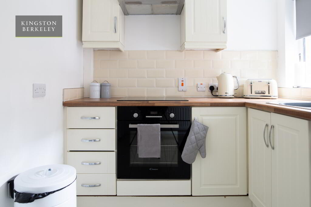 Photo 4 of Optional 3 Or 4 Bed HMO, Donegall Avenue, Belfast