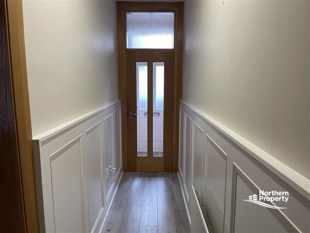 Photo 4 of 98 Mountpottinger Road, Belfast