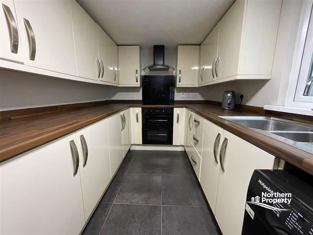 Photo 7 of 98 Mountpottinger Road, Belfast