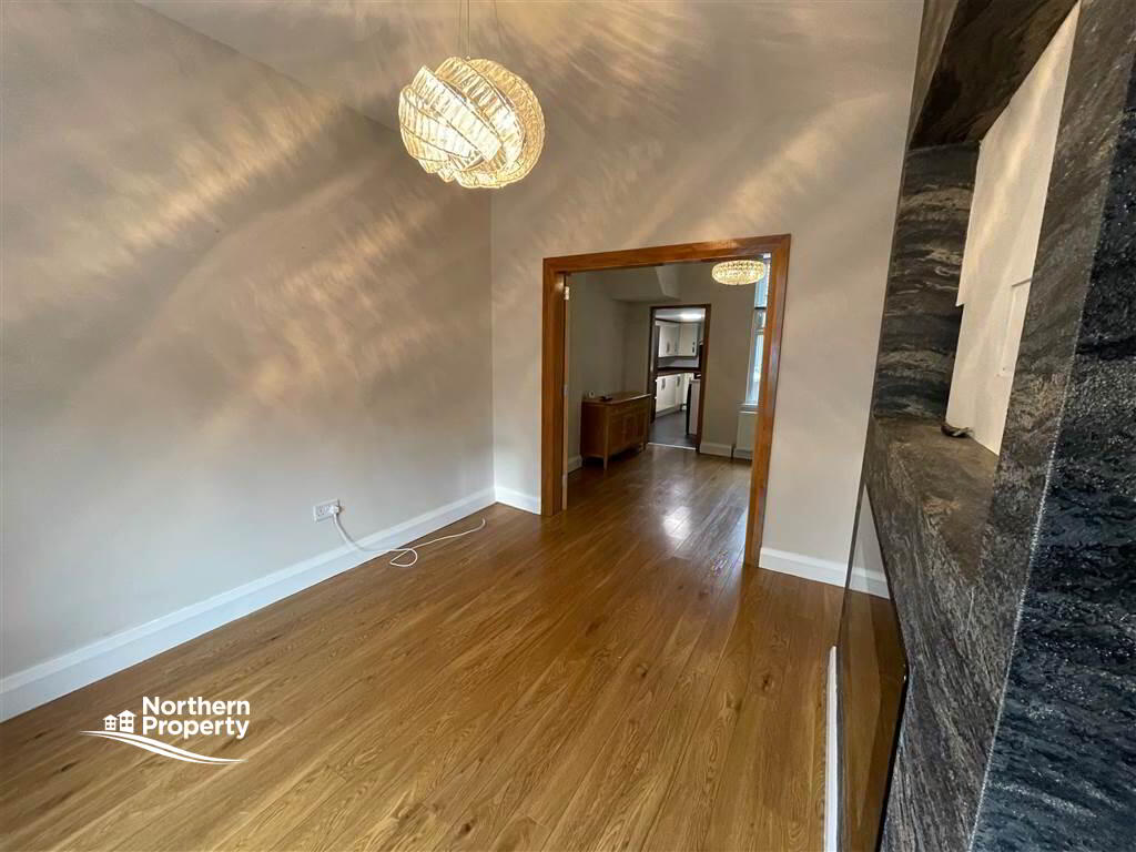 Photo 6 of 98 Mountpottinger Road, Belfast