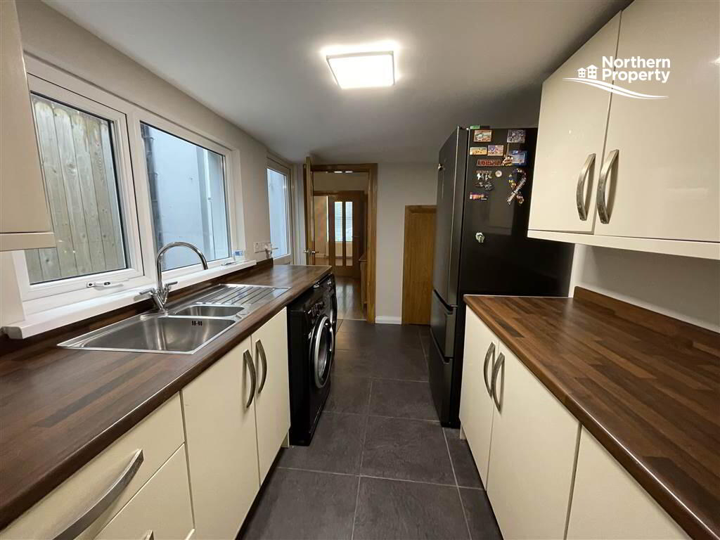 Photo 11 of 98 Mountpottinger Road, Belfast