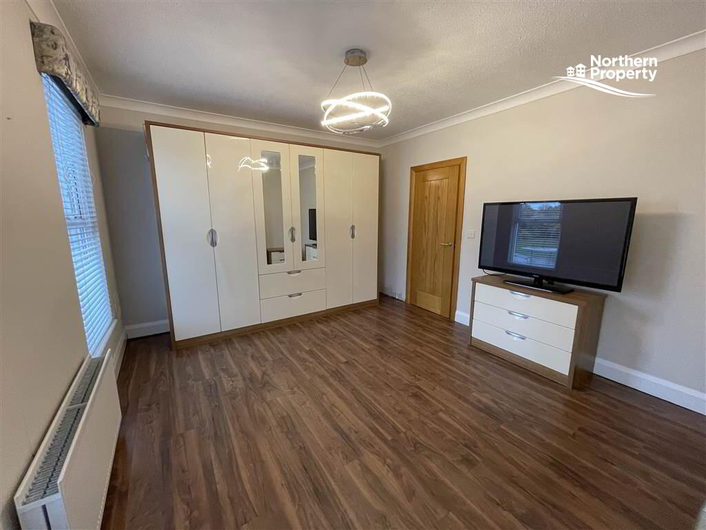 Photo 12 of 98 Mountpottinger Road, Belfast