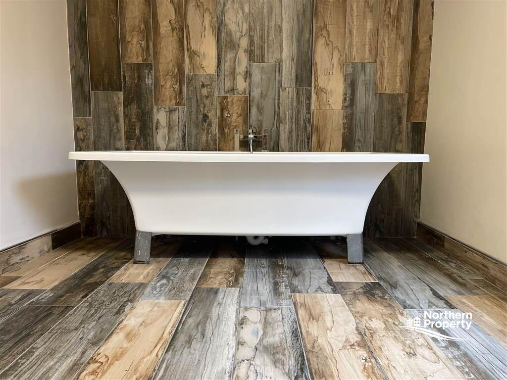 Photo 15 of 98 Mountpottinger Road, Belfast