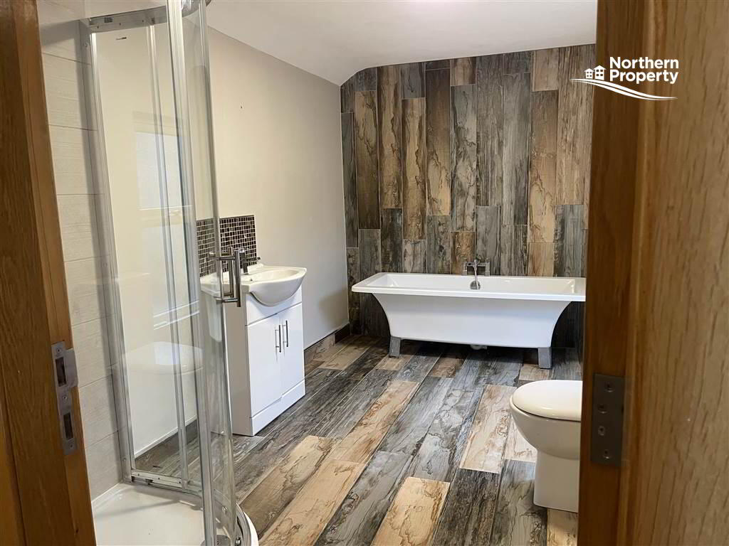 Photo 17 of 98 Mountpottinger Road, Belfast