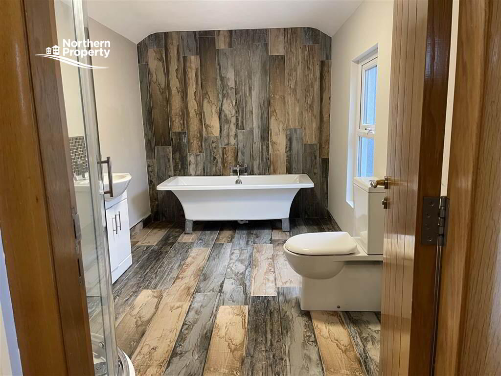 Photo 16 of 98 Mountpottinger Road, Belfast