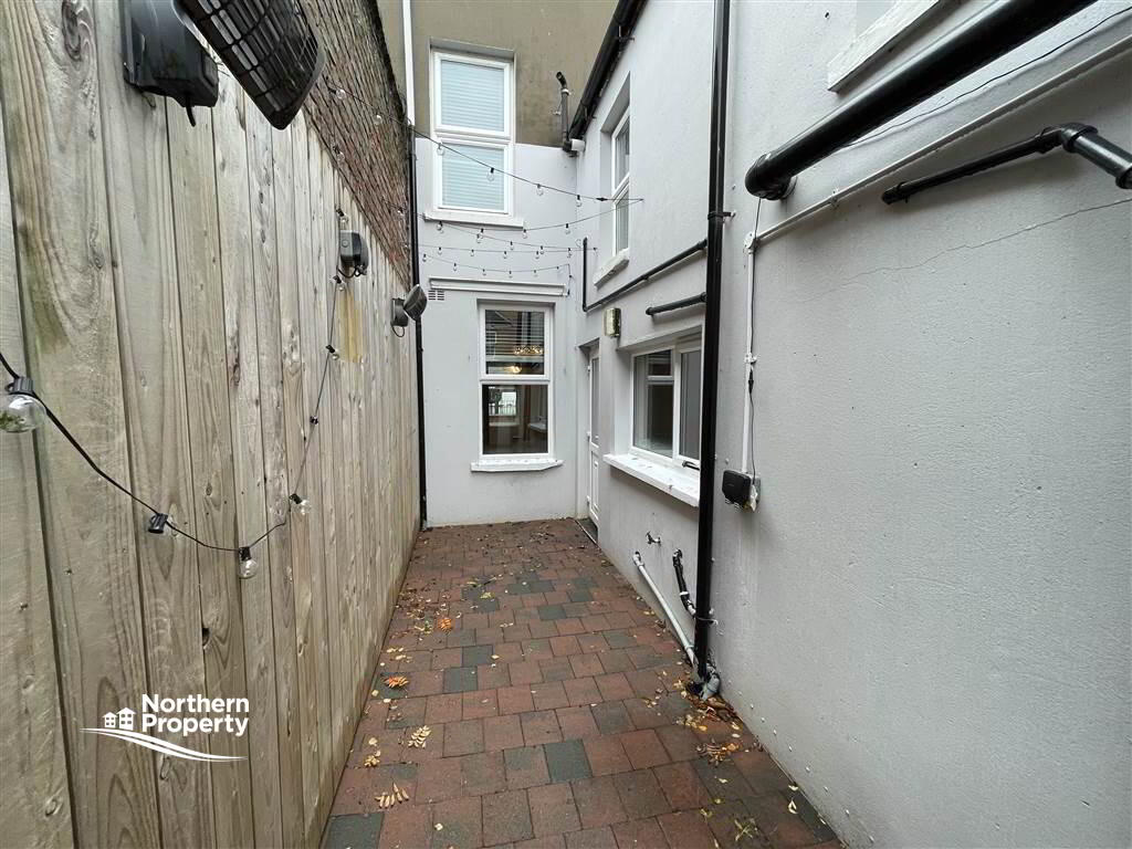 Photo 22 of 98 Mountpottinger Road, Belfast