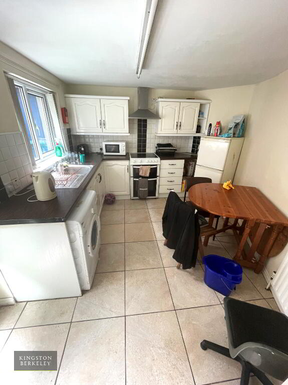 Photo 10 of (hmo Registered), 1 Palestine Street, Holylands, Queens Quarter, Belfast