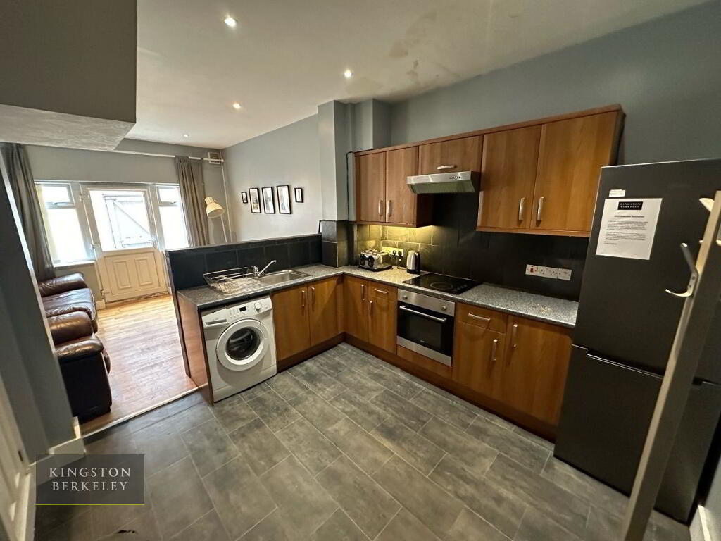 Photo 3 of (hmo Registered), 107 Donegall Avenue, Belfast South, Belfast